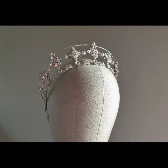 Wedding Bridal Tiara - Picture 7 of 8